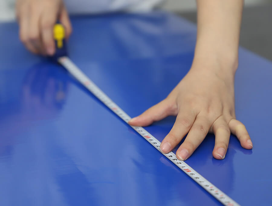 worker slicing  sticky mats